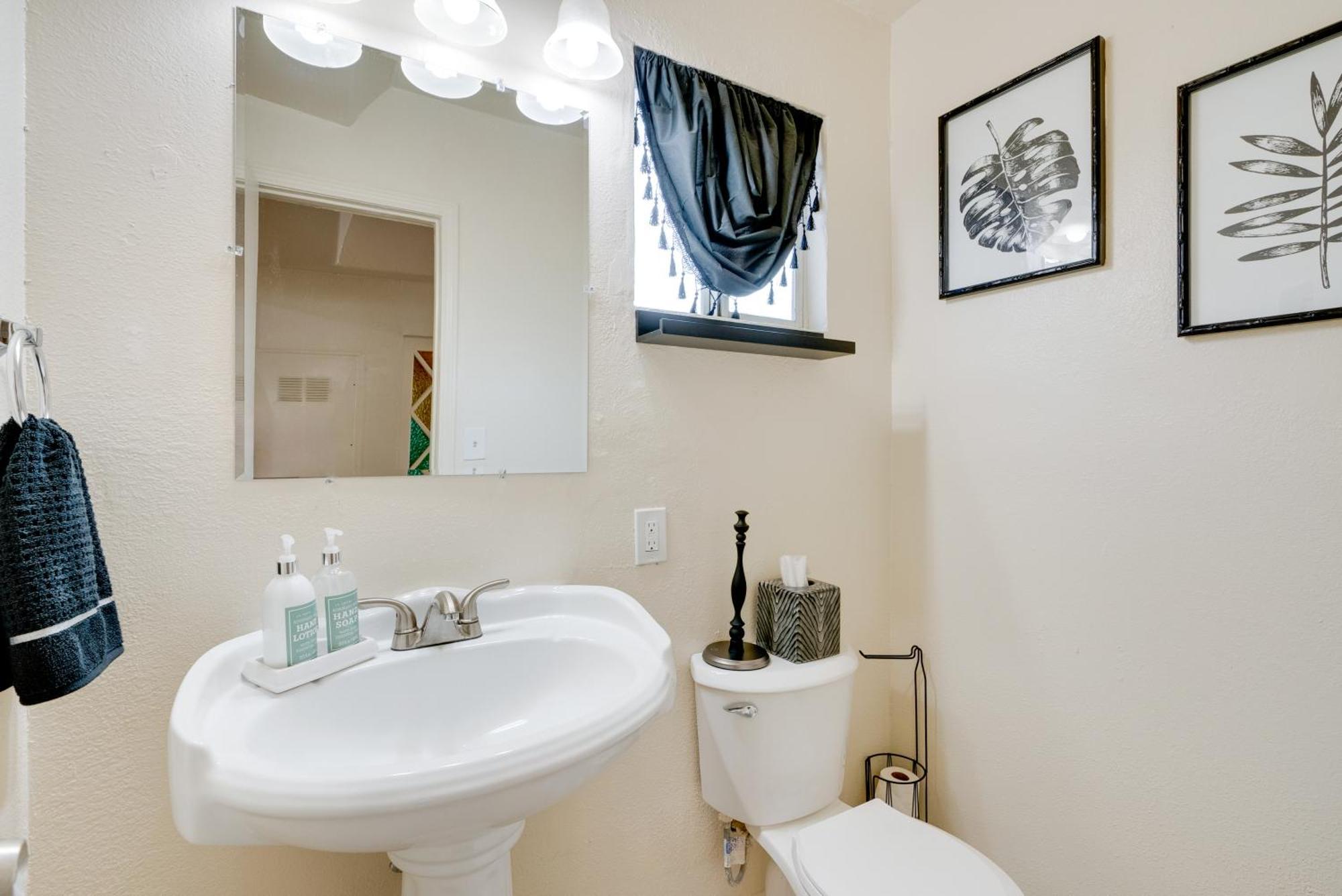 Breezy Fresno Home - Near Airport And Downtown ภายนอก รูปภาพ